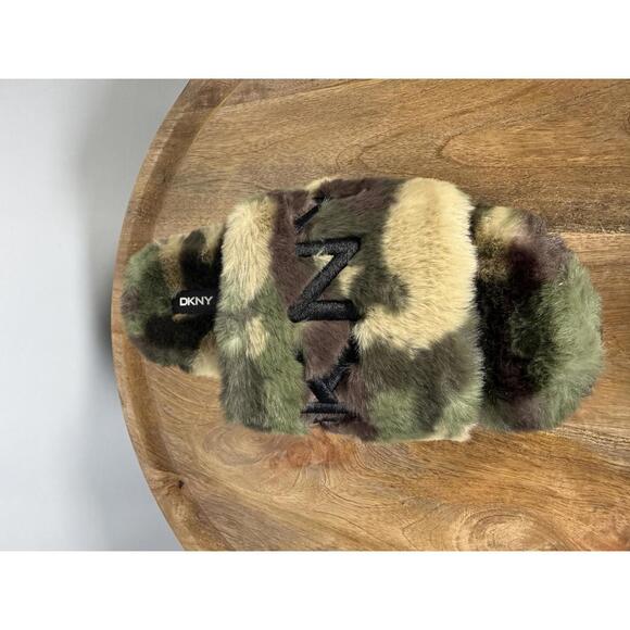 DKNY Palz Faux Fur Slipper Slides Camo Multi Logo Platform US 7 NWB - Picture 11 of 12